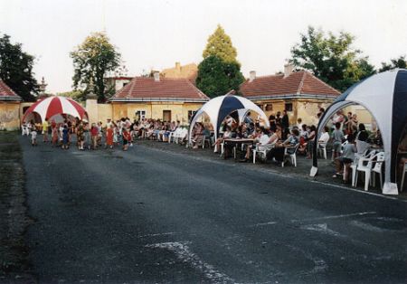 Den tance