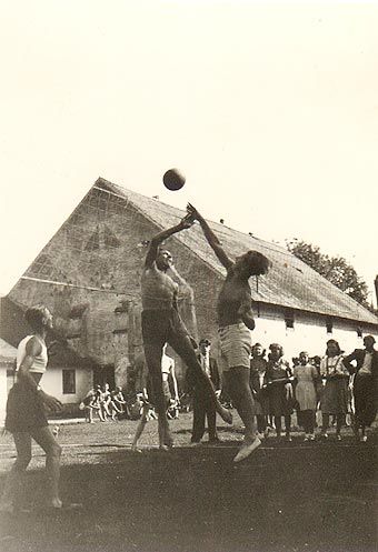 Match na Ovčíně ve Zdechovicích - počátek 40. let - 2