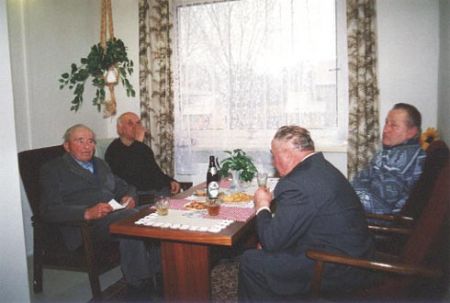 Vzpomínka na Klub důchodců z r. 1998 - Pánský koutek
