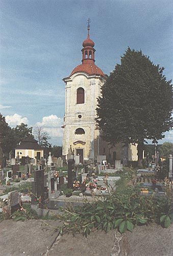 Kostel se hřbitovem