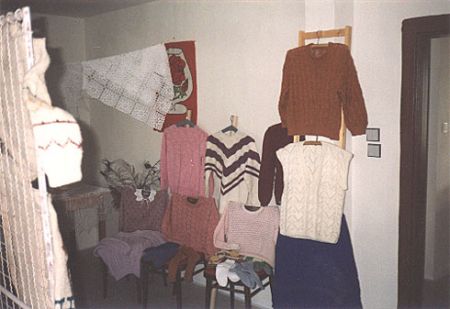Vzpomínka na Klub důchodců z r. 1998 - Ukázky z výstavky ručních prací