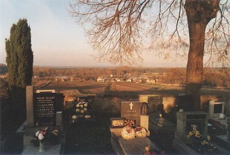Výhled ze hřbitova