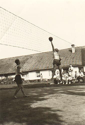Match na Ovčíně ve Zdechovicích - počátek 40. let - 3
